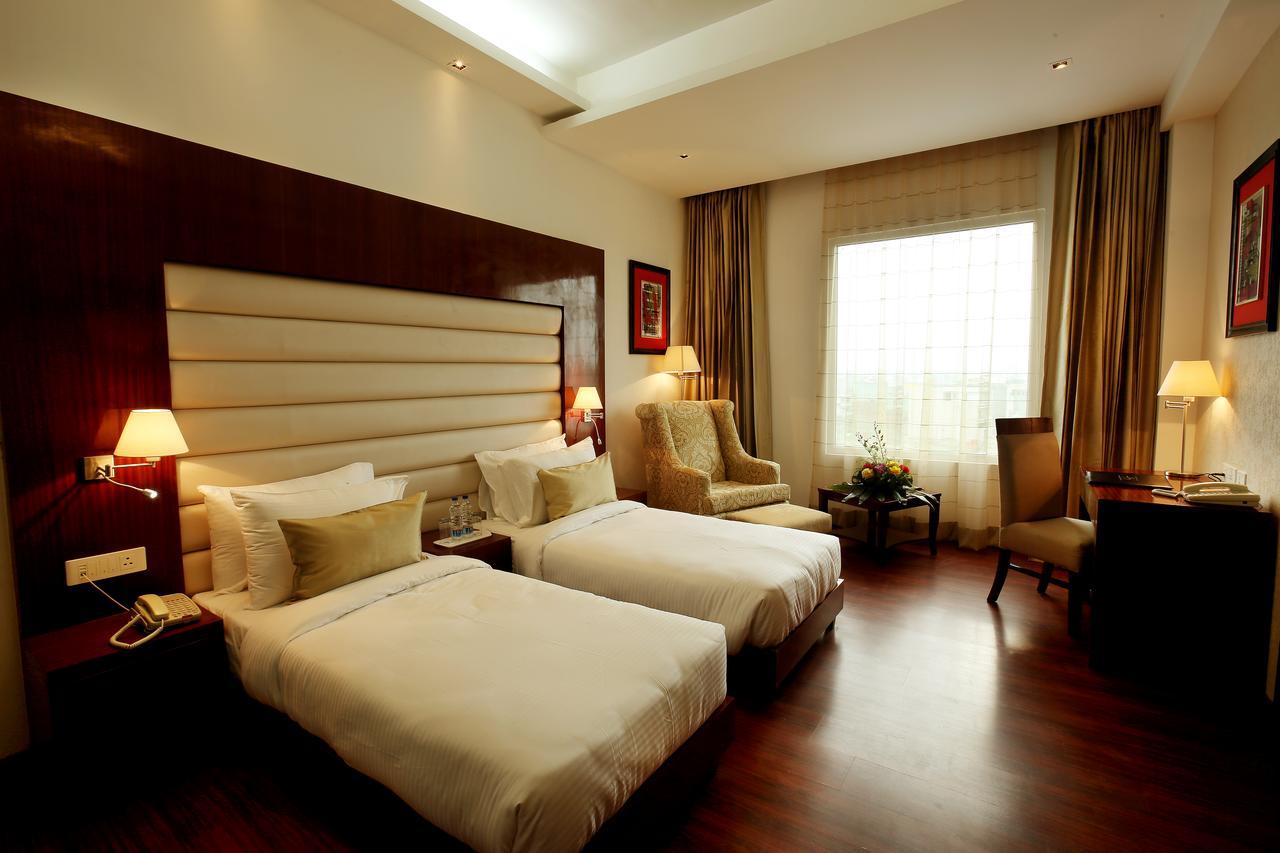 Days Hotel By Wyndham Panipat Exterior photo
