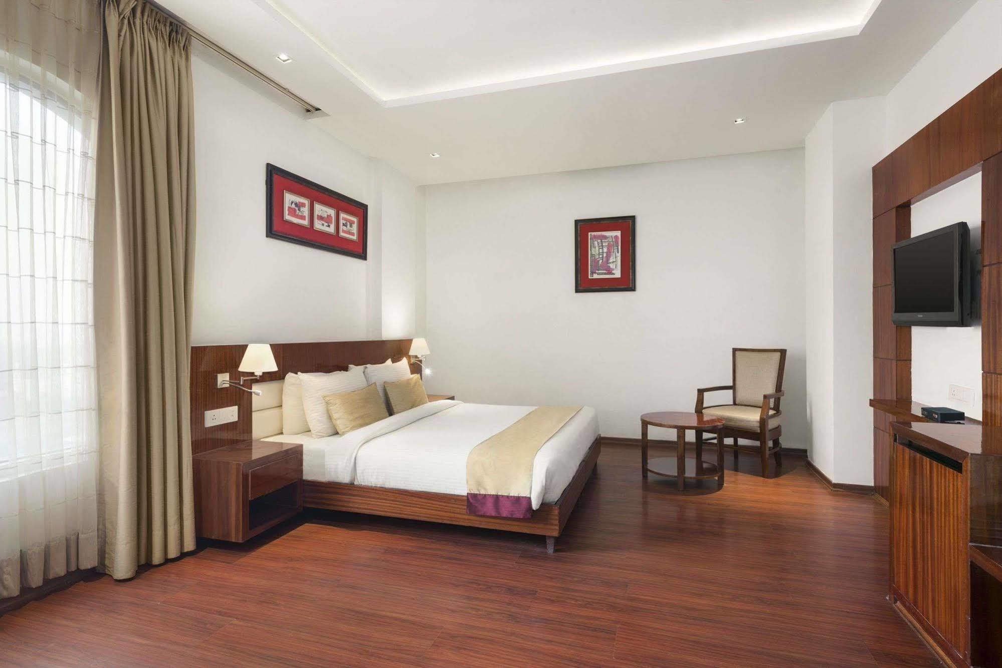 Days Hotel By Wyndham Panipat Exterior photo