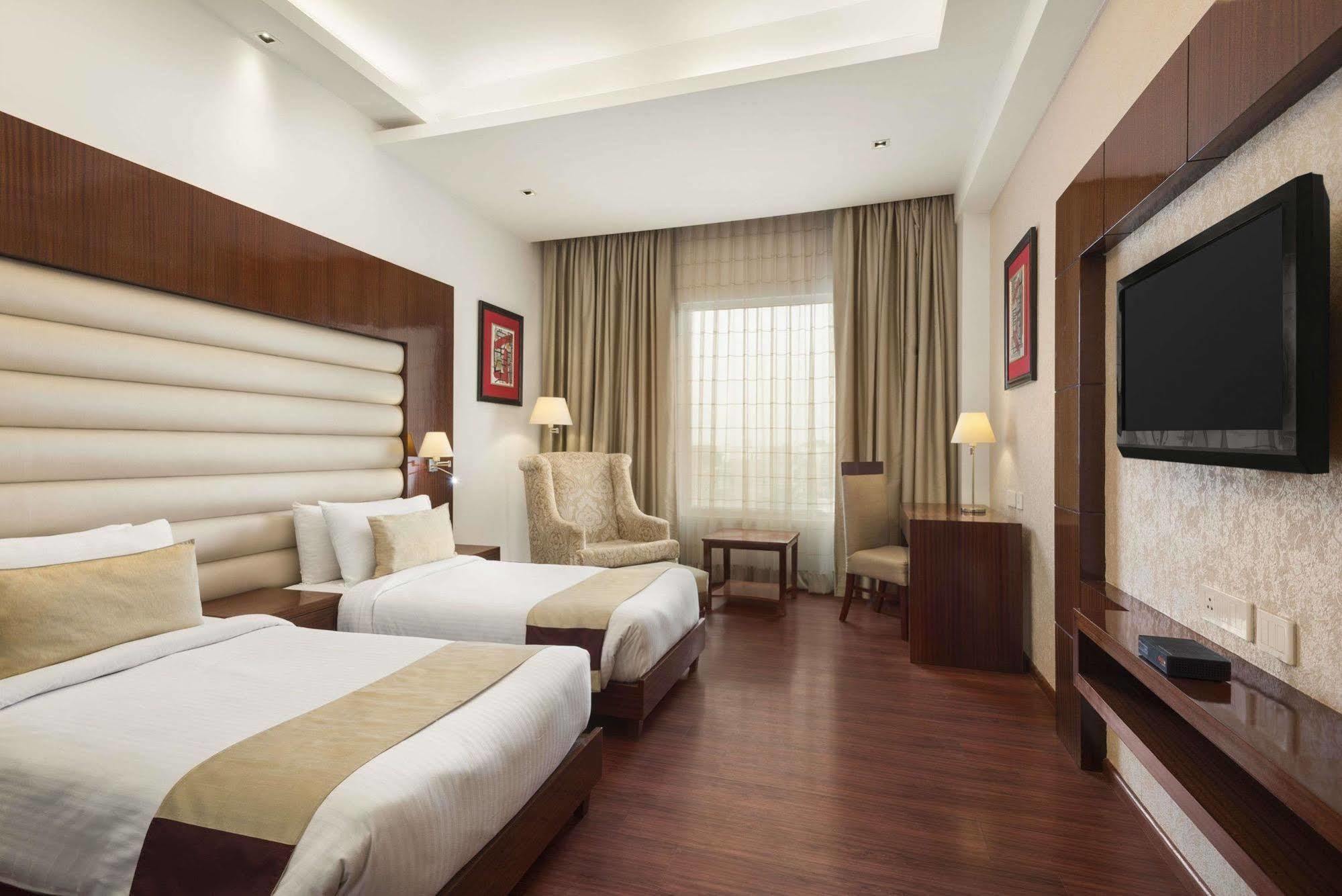 Days Hotel By Wyndham Panipat Exterior photo