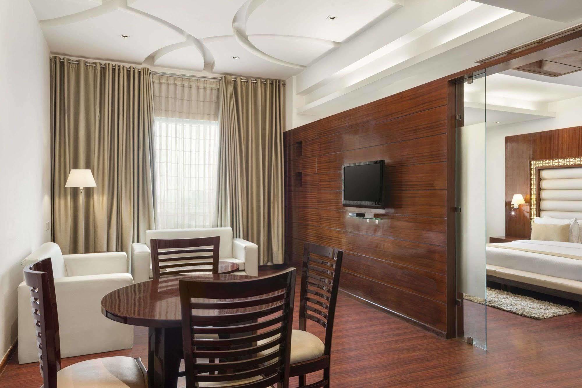 Days Hotel By Wyndham Panipat Exterior photo