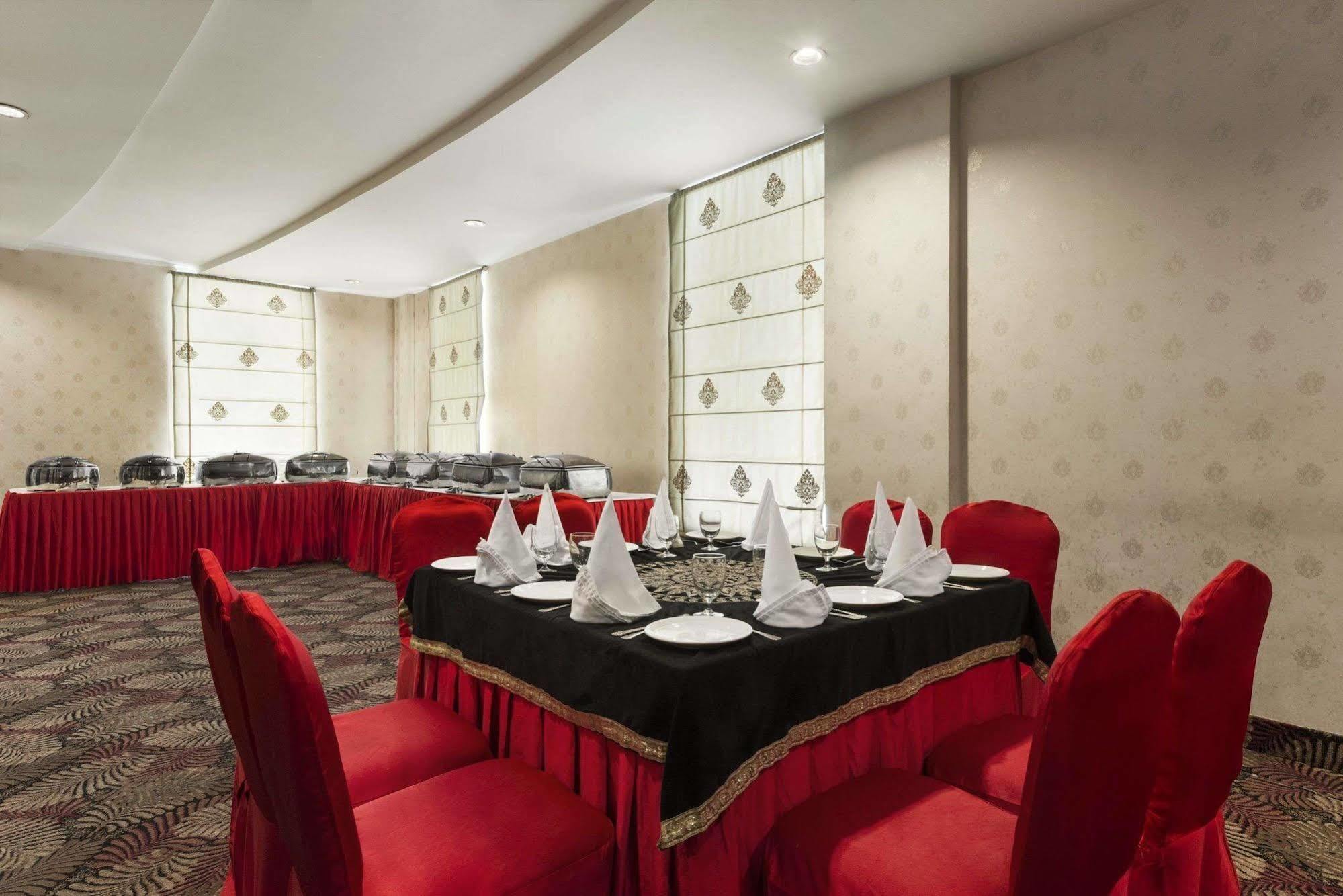 Days Hotel By Wyndham Panipat Exterior photo